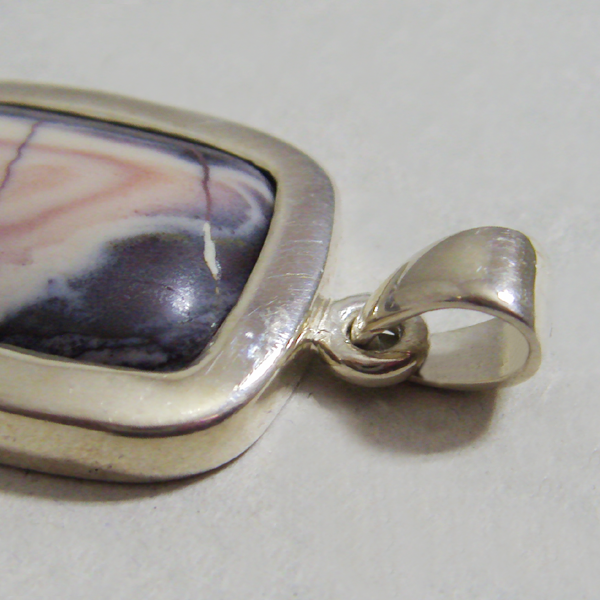 (p1243)Silver rectangular pendant with stone.